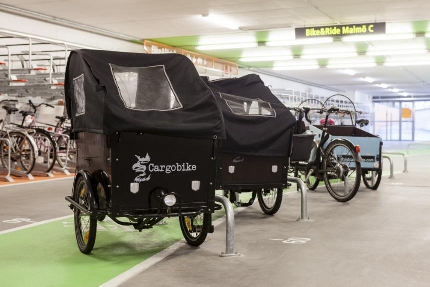 I cykelgaraget vid Malmö C finns 1500 platser, varav 700 är betalparkering,
