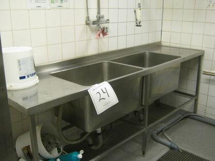 10:45 Rostfri bänk