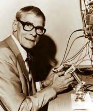 Den svenske biokemisten Arne Tiselius blev 1942 först i världen med att fotografera poliovirus med hjälp av ett elektronmikroskop vid Siemens laboratorium i Berlin.