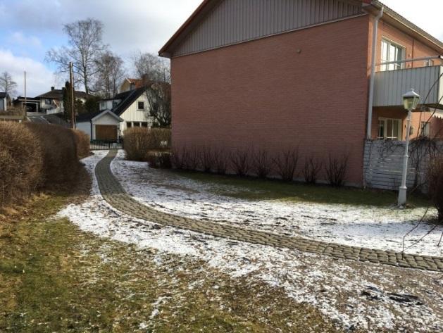 4. Markbeläggning Betecknar ytor belagda med grus, asfalt, stenplattor samt platsgjutna betongytor som är avsedda för trafik, vistelser och vegetationsbarriär.