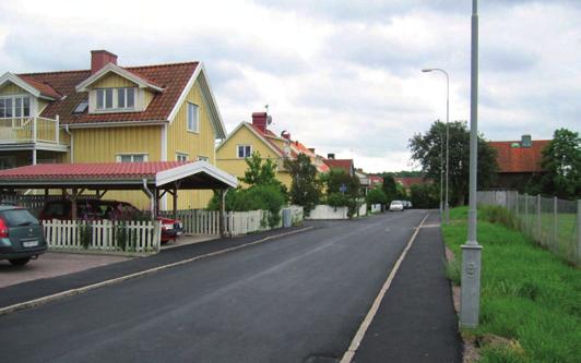En förrådsbyggnad med upplag för Gatubolaget, med skyddsrum i källarplan, finns i ena delen av området. Denna tillsammans med garagelängan nära fängelset kan enligt förslaget inte finnas kvar.