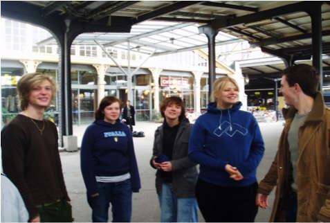 De tolv eleverna var följande: Beate, Johannes, Helena, Robert, Jonas, Sandra, Stefan, Kajsa, Erik, Fredrik, Susanne och Tintin; lärarna var Christina (som faktiskt lärt sig esperanto mest för den