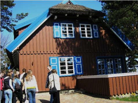 Efter promenaden fortsattes bussresan, och efter en stund var vi framme i Nida.
