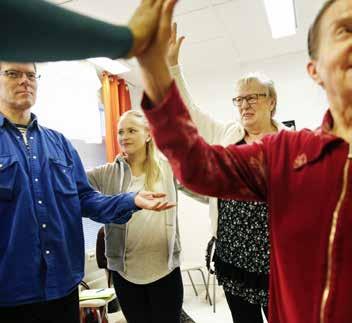 Marthorna stickade till exempel sockor, scouterna samlade in hygienartiklar och idrottsorganisationer ordnade olika motionstillfällen i och runt centralerna.