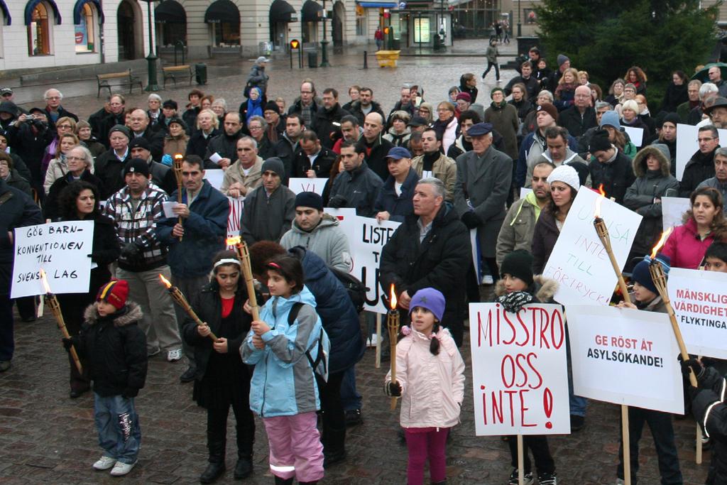 Manifestation mot asylpolitiken samlade mer än 200 människor i Linköping Att arbeta för en rättvisare värld För många människor är ett engagemang för rättvisa och miljö en väg in i kyrkan.