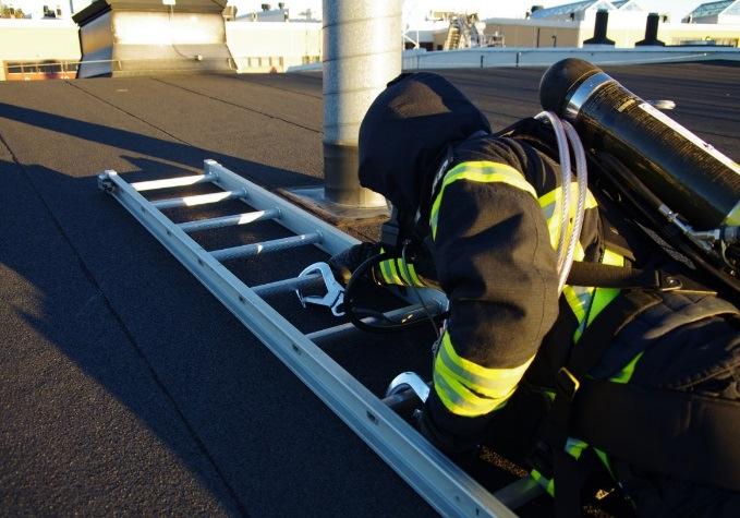 I Bräcke har införts förmågan första insatsbefäl. För att utveckla våra metoder i brandsläckning fick vi möjlighet att elda hus i Ringsta Lit under en dag.