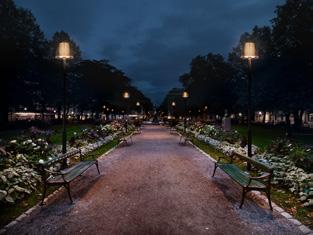 GESTALTNINGSFÖRSLAG TORGYTAN Det primära stråket på torget från väst till öst förtydligas genom att ljus projoceras ner från många små spotlights på stolpar.