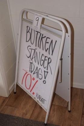 00 kr exkl moms Allt på 3 hyllor tavlor,