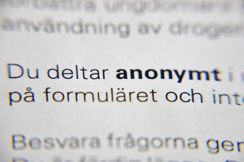 Undersökningens genomförande Enkät till grundskolans år 9 och gymnasiets år 2 Enkäten innehåller ca 3 frågor/delfrågor Besvaras anonymt under lektionstid och lämnas i