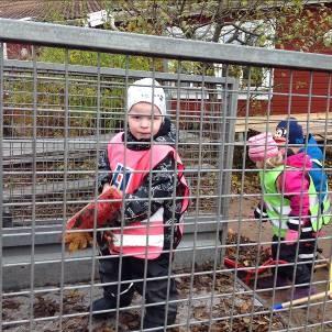 Samverkan med förskoleklass, fritidshem och skola: Att samverkan sker med personalen i förskoleklass, skola och fritidshem för att stödja barnens övergång till dessa verksamheter Traditioner