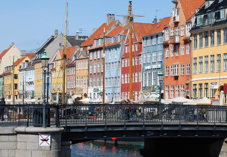 4. Köpenhamn Följ med på en resa till Köpenhamn med tid till egna aktiviteter. Ägna dig åt shopping på Ströget, betrakta folklivet i Nyhavn eller kanske ett besök på nöjesparken Tivoli.