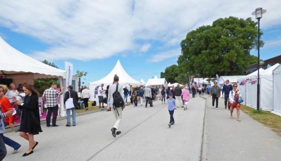 Ett av de många studiebesöksmålen i samband med Fedecrails årsmöte. Foto: Per Englund Runt hörnet från hamnplanen var det betydligt livligare med både utställare och besökare.