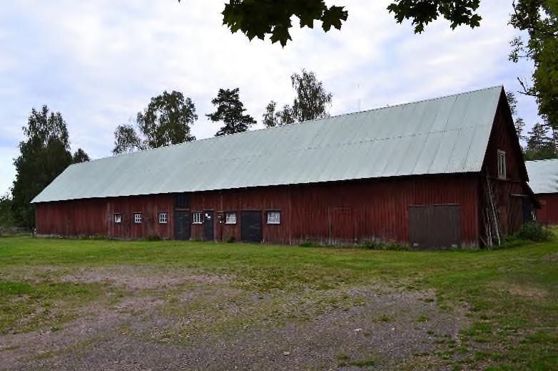 Arealuppgifter Total areal uppgår till 8 ha varav, varav åker 6,6 ha och övrig mark 1,4 ha (tomt mm). Natur och kulturvärden En fornlämning finns registrerade på fastigheten (vägmärke).