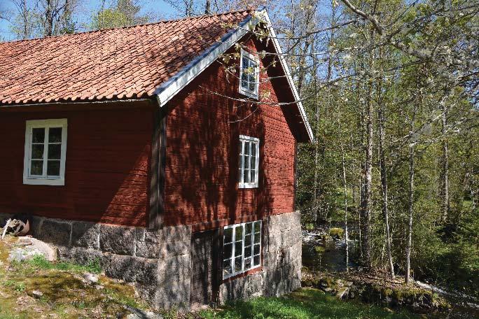 Skogsgårdar i Vimmerby kommun Väderum 1:11 Kvarnbyggnad i ett plan med loft samt källare. Grund av natursten. Byggnaderna är troligen uppförda under mitten av 18-talet.