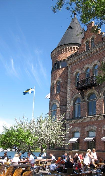 Sveriges enda porslinsfabrik behöver ingen närmare presentation. Njut av närheten till ett stycke svensk funktion och design. SMÅBÅTSHAMNEN.
