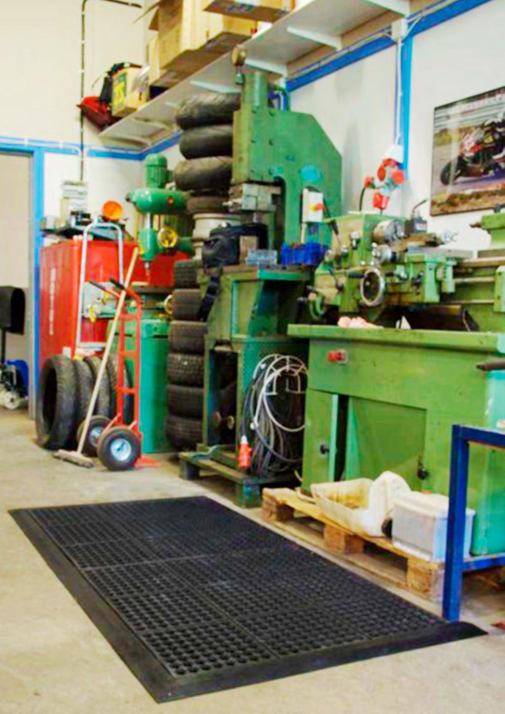 Er partner inom ergonomiska mattor Lundgrens representerar produkter från världsledande tillverkare inom flödesteknik och industrigummi.