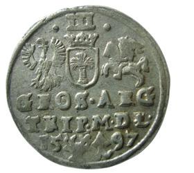 Skatten från Lilla Gårdsås ligger däremot i skogsbygderna mot norska gränsen och bestod av en silversked och 22 mynt. Den gick ett sorgligt öde till mötes.