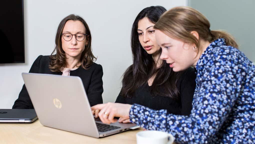 Medarbetarna har också möjlighet att delta vid seminarier i aktuella ämnen eller i nätverk som de behöver för sitt arbete.