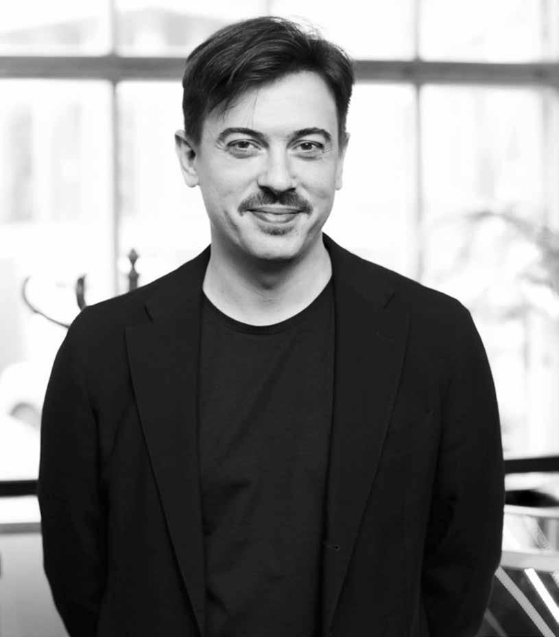 FÖRSÄLJNING Denis Simachev Entreprenör, restauratör med egen restaurang, modedesigner med eget klädmärke,