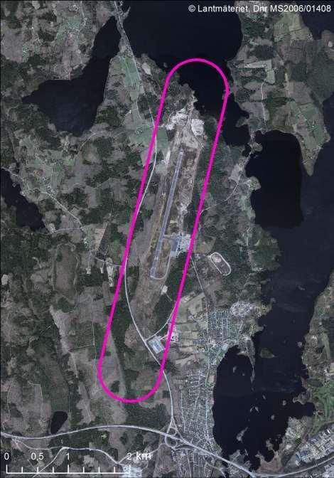 4.1 Riksintresseområdet för Växjö flygplats Riksintresseområdet utgörs av ett schablonområde som sträcker sig i sidled 500 meter åt nordost och 500 meter åt sydväst räknat från rullbanans