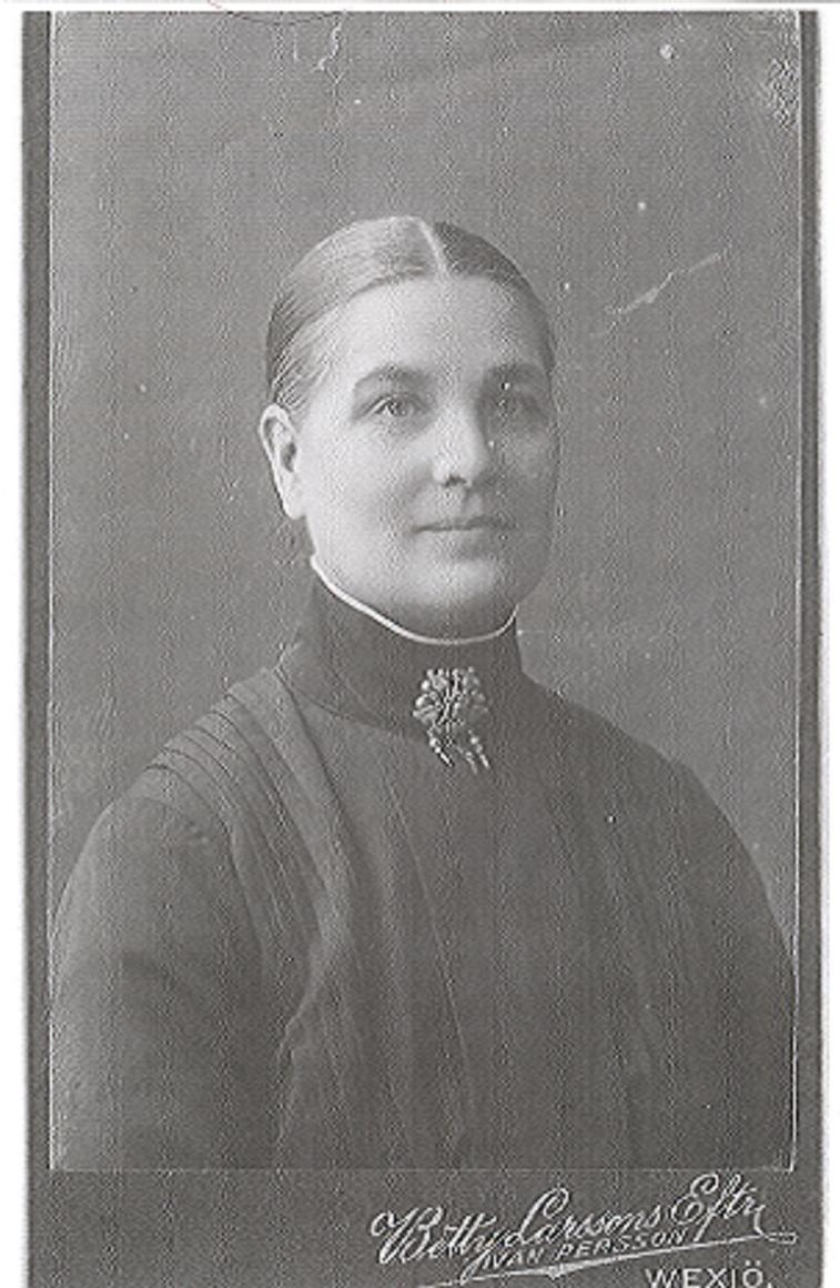 Probandus Mathilda Karolina Andersdotter (9). Lärarinna. Born 1862-08-31 in Fägerhult, Hjälmseryd (F) (husförhörslängd). Died 1932-07-03 in Nilsagård, Hössjö, Slätthög (G).
