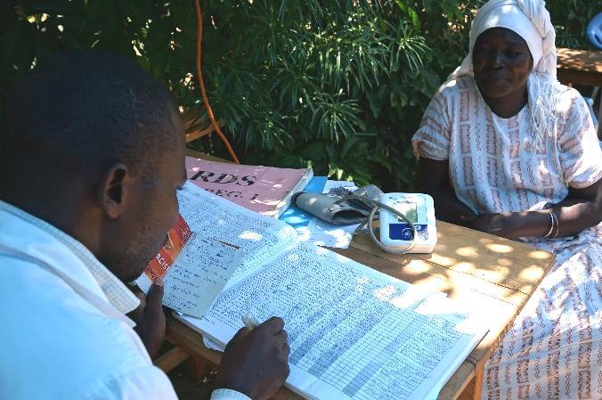 3 Clinic Visit in Mumias jeepline, Matemo, startad 2014 Kompetenta, ansvarstagande och viktiga volontärer, som sköter uppföljningen av patienterna. Utbildning på olika nivåer viktig.