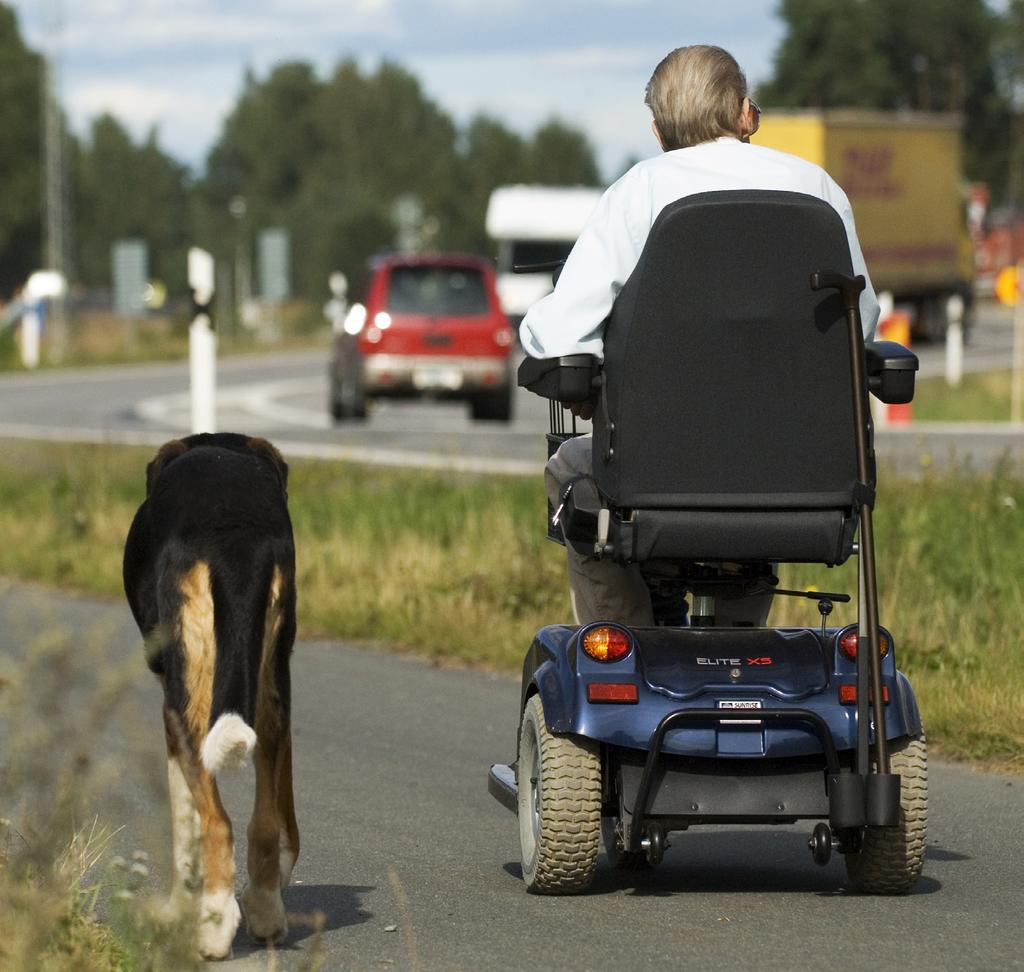 NÄMNDENS INRIKTNING Nämnden: arbetar för att skapa en trygghet hos dem som behöver service, omsorg och stöd arbetar för en hög metod- och personalkontinuitet kring den enskilde arbetar för att