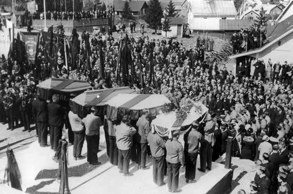 SVERIGE. Begravning av dem som sköts till döds i Ådalen 1931. Händelsen ledde till enorma protester i hela landet.