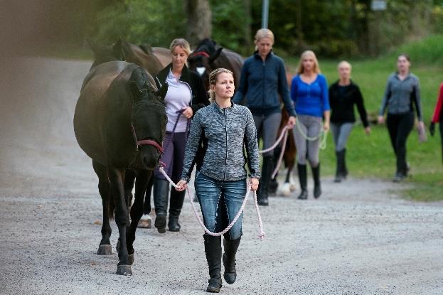 Här förenas vi runt ett gemensamt intresse, män som kvinnor, unga som gamla och det enda som är viktigt är vad vi gör, inte vilka vi är eller hur vi ser ut.