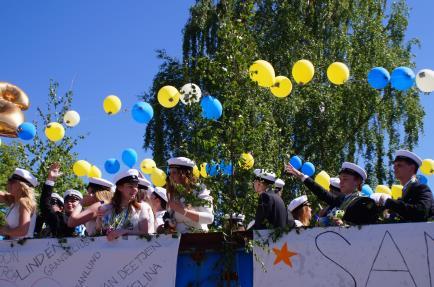 Studenten 2018 Övning i kyrkan Vi träffas i kyrkan torsdag 31 maj kl. 08.00-10.00. Klassansvariga ska vara med på övningen. Även fanbärarna är hjärtligt välkomna!