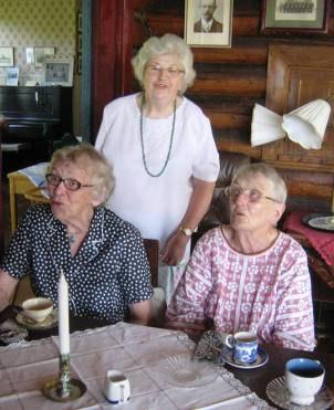 V Populär sommarutflykt arje sommar ordnar Väntjänsten utflykt för de äldsta i föreningen. Nästan varje år har man haft tur med vädret. Så även i år.