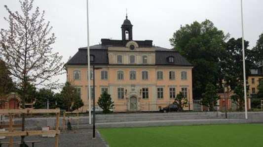 SID 11 (29) Kristinebergs slott, norrifrån, under pågående upprustning av parken med nyplanteringar av träd, 2013.