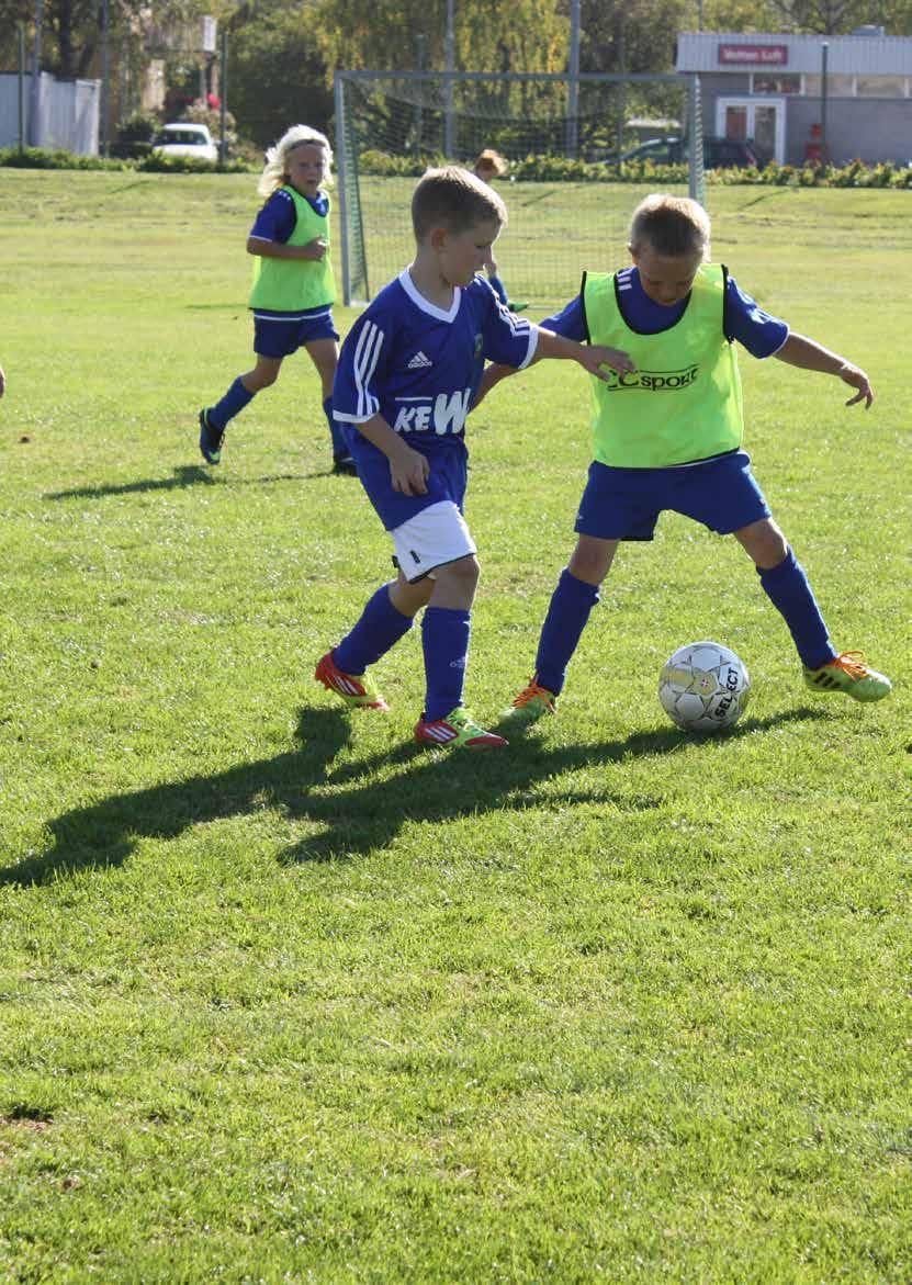 5- och 7-mannafotboll skall lära våra barn att spela fotboll på ett lekfullt sätt med mycket bollkontakt. Den ska genomföras enkelt och positivt.
