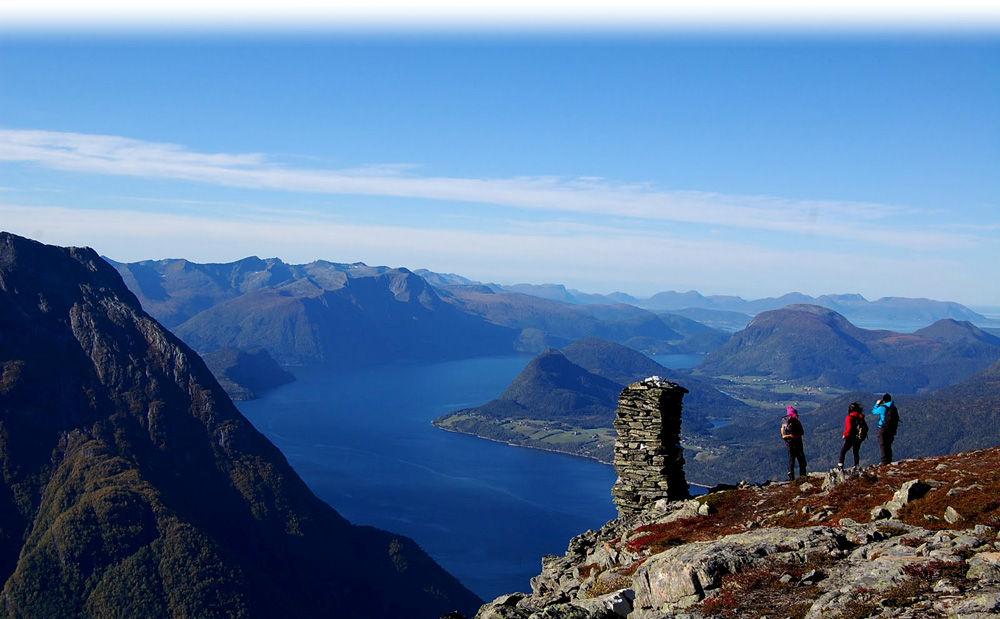 Dagarna på fjället Fjällturen pågår under fem dagar, då vi kommer vandra i mindre grupper. Gruppindelningen gör vi under våren - ledare och deltagare tillsammans.