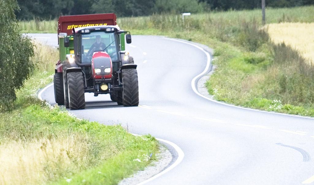 Körkortskrav *) Utgående traktorklass. Jord- och skogsbrukets körslor får göras med traktor- respektive personbilskörkort (T och B) under förutsättning att körkortet är erhållet före 1.