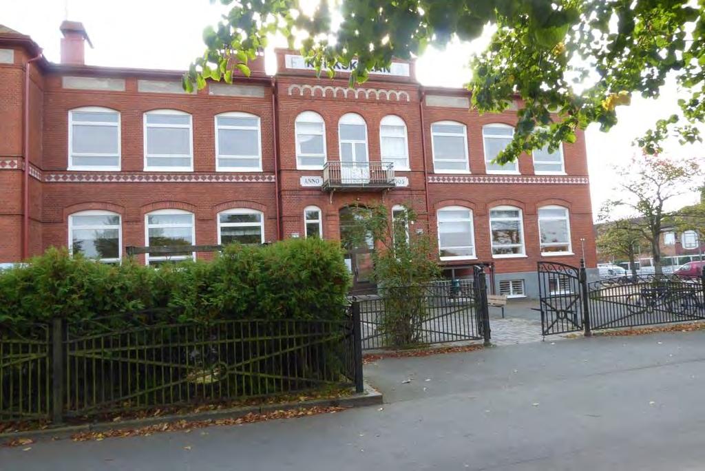 Kyrkskolan, Hässleholm Figur 5 Kyrkskolans norra fasad 10 Fönster och dörrar Fönstren är inte ursprungliga utan utbyta under andra hälften av 1900-talet.