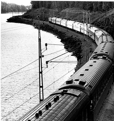 1967. Det första Rc-loket, 1007, levereras till SJ 1967. Loket finns idag på Järnvägsmuseet i Gävle. 1968 Radikal förändring av tågplanen.
