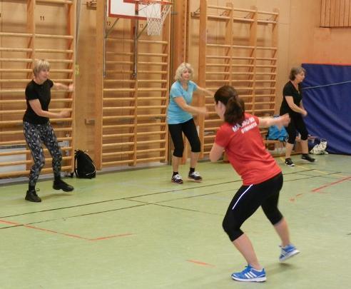 Gymnastik Gymnastiska funderingar Gymnastiksektionen fortsätter träget sin verksamhet två gånger i veckan. Måndagar och onsdagar erbjuder vi gympa i Ekebyhovsskolans gymnastiksal.