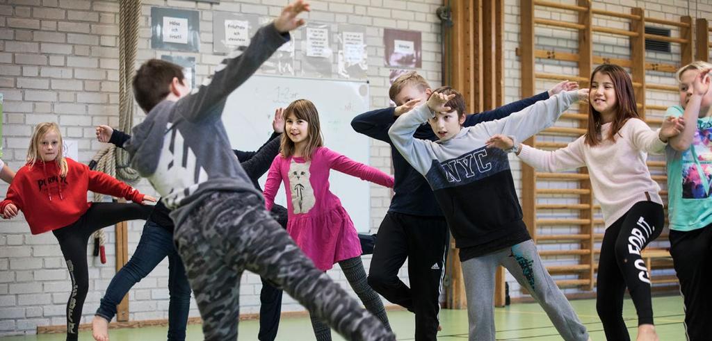 6 Region Örebro län Regionalt finansierad kultur 27 > Danskonsulenten kommer att verka för att utveckla samverkan omkring den professionella sceniska dansen i länet med parter så som länets kommuner,
