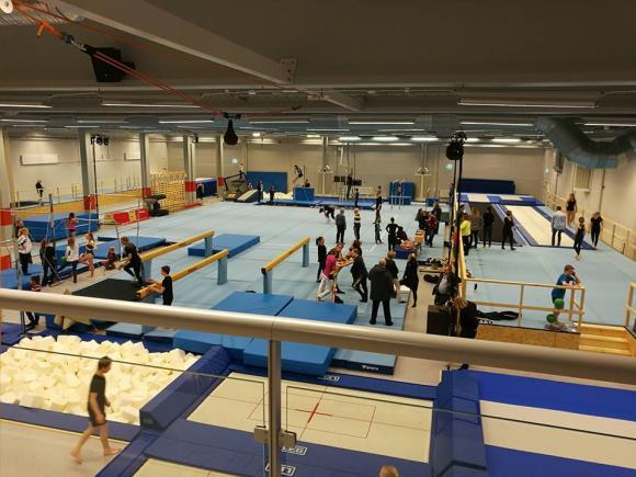 Det har varit en stor glädje och pepp hos både gymnaster och ledare och väldigt snabbt har vi sett hur våra gymnaster tar stora steg framåt i utvecklingen i och med denna specialhall anpassad för