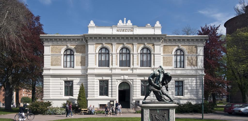 VÄNERSBORGS MUSEUM - upplev historiens vingslag i Sveriges äldsta museimiljö.