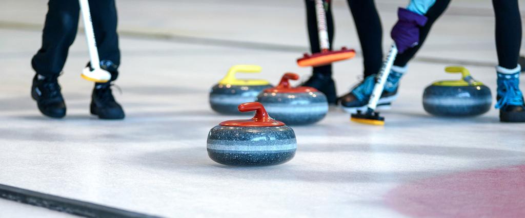 Anmälan och kontakt: Kristina Blom Schäfer 0581-811 69. Fredag PROVA PÅ CURLING I LINDESBERG För dig i klass 4-9. Kom och prova på curling.