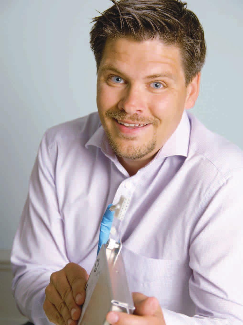 ADDTECH ÅRSREDOVISNING 2005/2006 27 Jesper Björkén visar stolt upp Abatels senaste och häftigaste batteri.