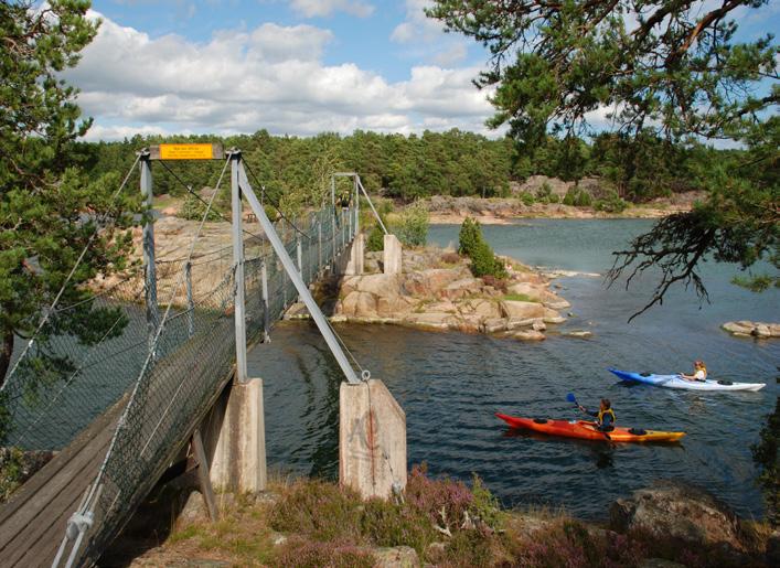Till Aspö på fastlandet kan man åka bil. Närliggande öar är tillgängliga till fots via hängbroar och spänger. Där finns grillplatser med vedförråd, sopmajor, toaletter och vindskydd.