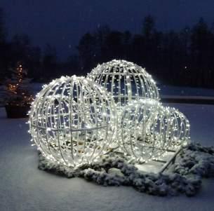 För att värna om den naturliga infiltreringen och avrinningen är det bra att blanda hårdgjorda ytor med grönytor.