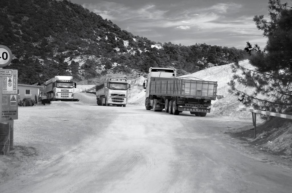 3 3 O Off-Road Inga kompromisser. Off-Road / TerraPlus Över hela världen används ontinentals lastbilsdäck för att transportera malm, stenblock och andra extremt tunga material.