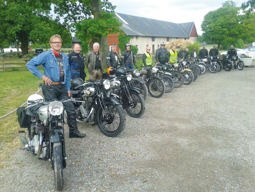 BSA Weekend - Öland Uppställning utanför Evas Kroppkakor i Köpingsvik. Vår BSA-weekend började som tidigare på fredagen med våra BSA n riktade mot Haga Park på Öland.