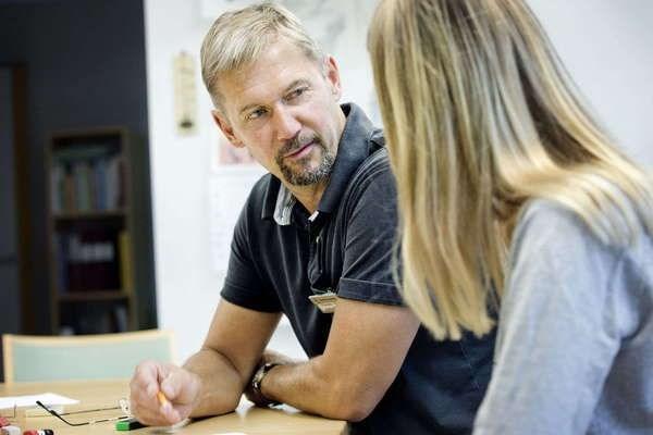 Ny medlem i styrelsen Hejsan alla SSL:are! Sedan aug 2010 har jag varit anställd som sjukhuslärare på BUP-kliniken på USÖ, Universitetssjukhuset i Örebro.