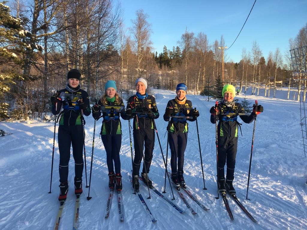 10 Sammanfattningsvis kan sägas att distriktet har duktig elit, men att bredden på nationell nivå inte är så mycket att skryta med, men detta gäller nog många distrikt runt om i landet.