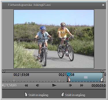 Redigera klipp 116 Klippet delas (överst), ingångspunkten anges (mitten), resulterande mellanrum (nederst) 7 Högerklicka/Ctrl-klicka på mellanrummet i tidslinjen och klicka sedan på Ta bort och stäng